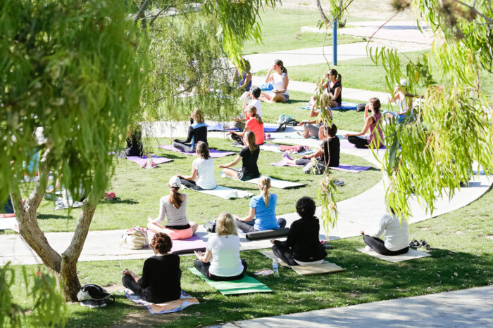 Yoga en la plaza RT 700x467 1