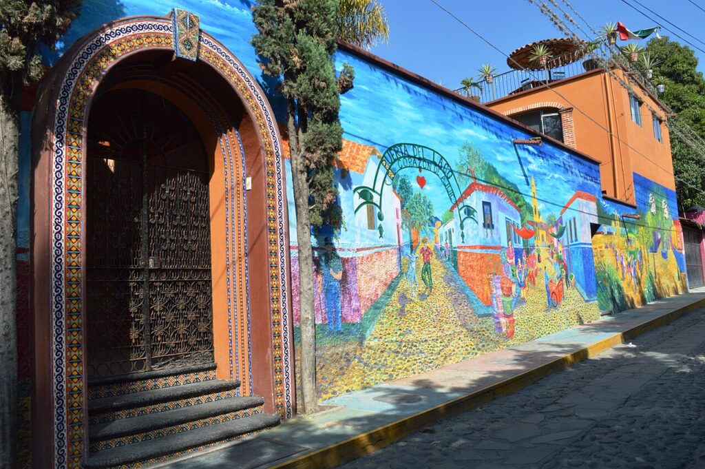 Mural en la calle principal Colón, en Ajijic, Jalisco