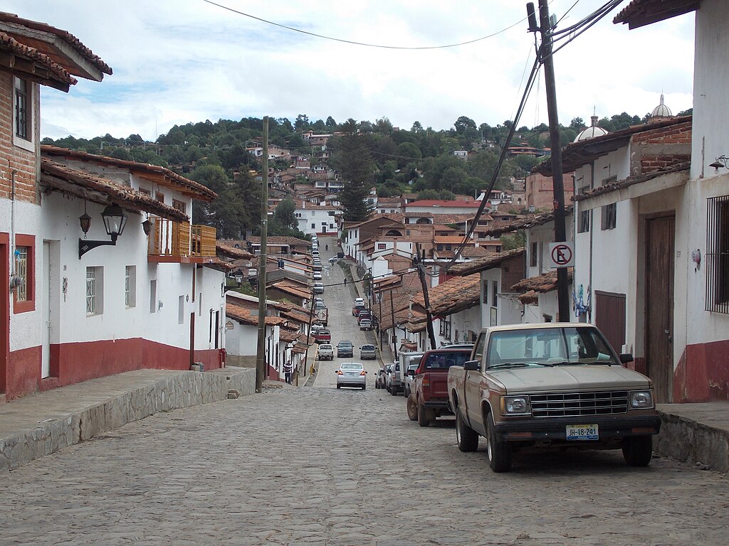 Calle en Tapalpa pueblo mágico en Jalisco